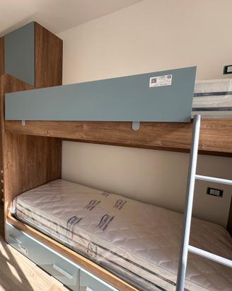 Letto a castello con scaletta