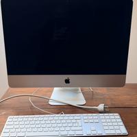 iMac 21.5 con tastiera Apple (anno 2012)