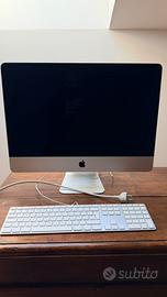 iMac 21.5 con tastiera Apple (anno 2012)