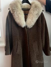 Cappotto in lana con collo di volpe bianca