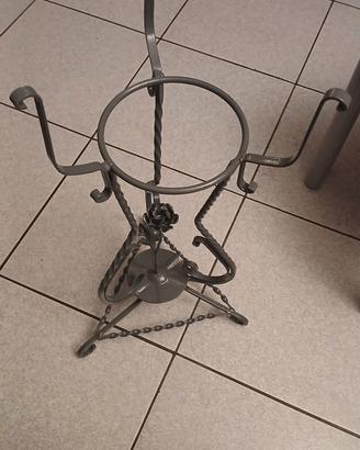 Antichissimo portavaso appena restaurato.