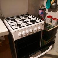 Cucina 4 fuochi+ forno elettrico 