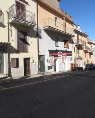 3 LOCALI A MONTORIO ROMANO