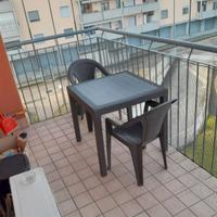 Tavolo con due sedie 40€