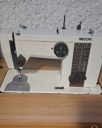 Macchina da cucire NECCHI con mobiletto