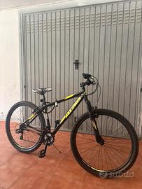 Bicicletta Mountain bike