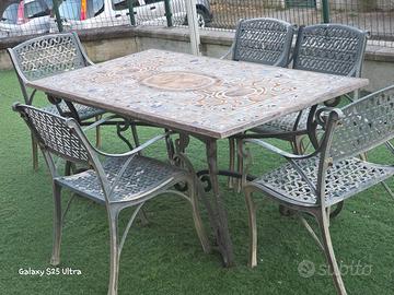 tavolo da giardino con sedie