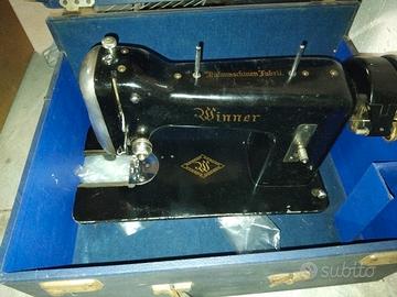 macchina da cucire vintage del marchio "Winner". 