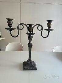 Candelabro antico a 3 fiamme in metallo