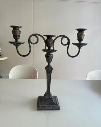 Candelabro antico a 3 fiamme in metallo