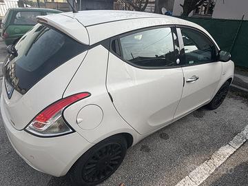 Lancia y eco chic  1.2 gpl consumi bassissimi