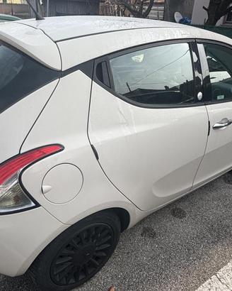Lancia y eco chic  1.2 gpl consumi bassissimi