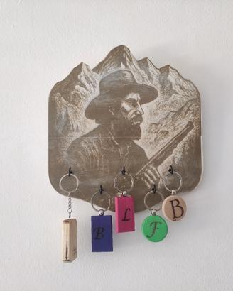 Appendichiavi legno montagna inciso cacciatore