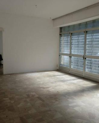 Immobile di 160 m² con 1 locale a Lucca