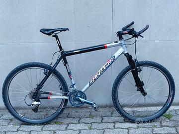 Bicicletta Mountain Bike
