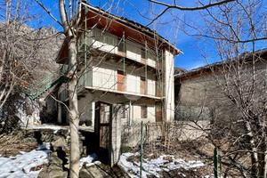 CASA SEMINDIPENDENTE A LEMIE