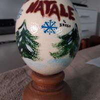 Soprammobile uova di struzzo decorato a mano