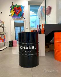 Bidone Chanel nero: oggetto di design