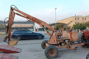 caricaletame trainato con staffe idrauliche