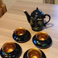 4 tazzine con piattino ,cucchiaino e caffettiera v
