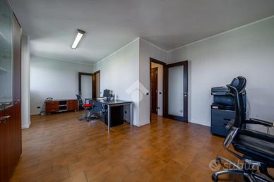 2 LOCALI A REGGIO NELL'EMILIA