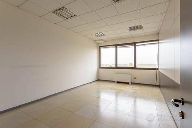 Immobile di 200 m² con 5 locali a Sesto Fiorentino