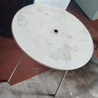 tavolo rotondo in ferro con porta ombrellone 