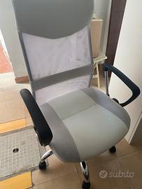 Sedia girevole bianca
