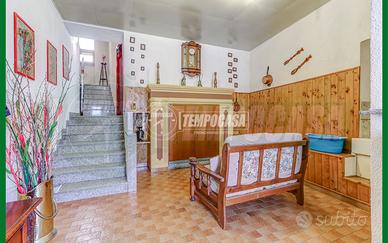 TERATETTO LIBERO SUBITO IN CENTRO PAESE