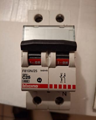 Interruttore Magnetotermico Bticino F810N/25
