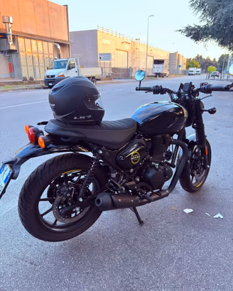 Royal Enfield Hunter 350 Rebel Black