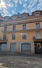2 locali con cucina a vista ristrutturato