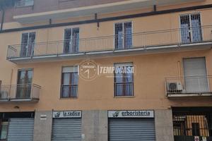 2 locali con cucina a vista ristrutturato