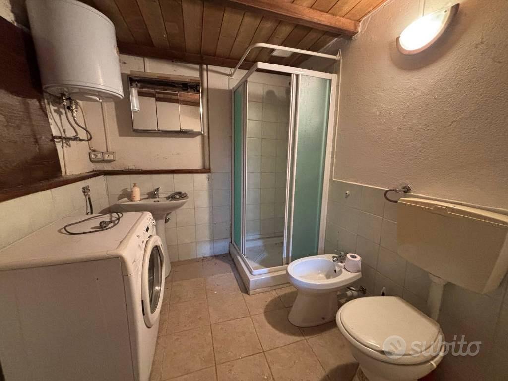 Rustico / Casale di 91 m² con 4 locali e box auto - Altro