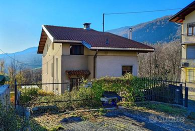 Villa di 200 m² con 5 locali e box auto doppio a B