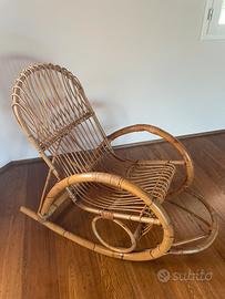 Sedia a dondolo in bamboo