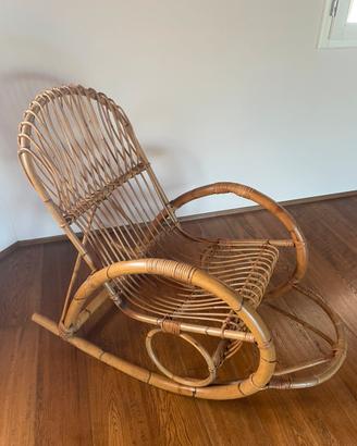 Sedia a dondolo in bamboo