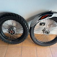 Ruote pari al nuovo da Enduro