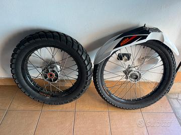 Ruote pari al nuovo da Enduro