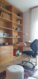 libreria con scrivania