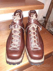 Scarponi da sci in cuoio.Esercito Italiano