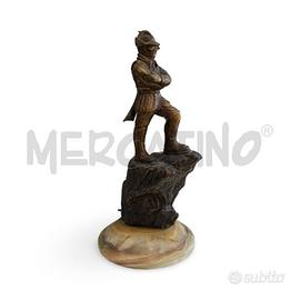 STATUA VINTAGE METALLO ALPINO CON FUCILE SU ROCCIA