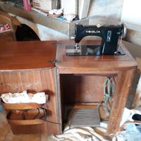 Macchina da cucire d'epoca