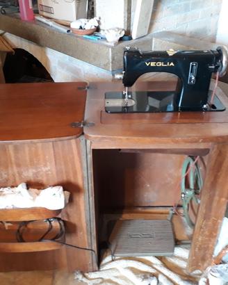 Macchina da cucire d'epoca