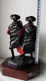 statua pattuglia carabinieri nella tormenta 