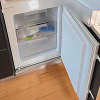 Frigo Electrolux con congelatore 
