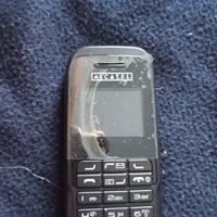 cellulare Alcatel con caricatore 