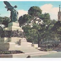 Cartolina di Molfetta - Villa Comunale e Monumento