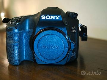 SONY A 68  - SCATTI  7665 - PARI AL NUOVO