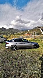 IMPECCABILE ALFA ROMEO GIULIA VELOCE 